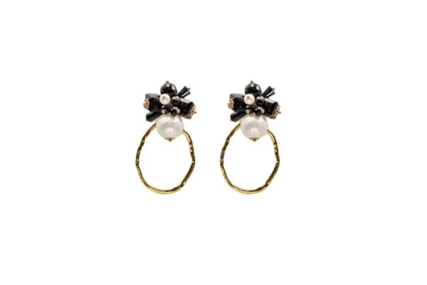 Pendientes de aro ovalado con aplique de perla blanca grande y adornos geométricos negro