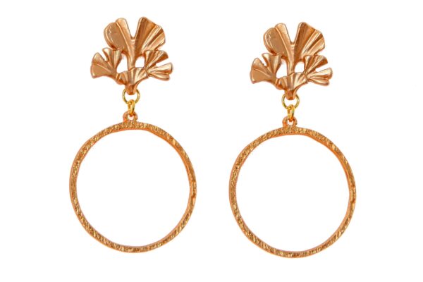 Pendientes dorados de aro fino con cabezal de hojas