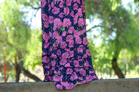 BATA CLAVEL BUGANVILLA Y AZUL ESTAMPADA - Imagen 2