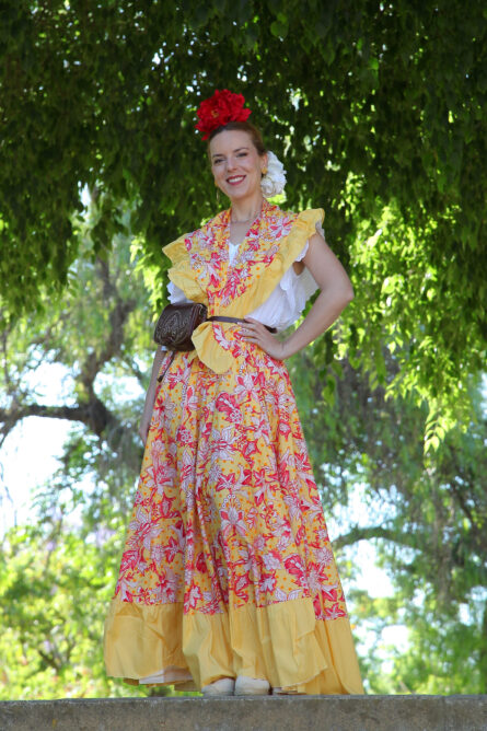 CONJUNTO FALDA + PIQUILLO ESTAMPADO DE FLORES AMARILLAS - Imagen 1