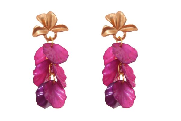 Pendientes de pétalos en color buganvilla con cabezal en forma de hojas