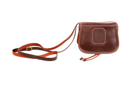 Bolso-bandolera de piel color Engrasado con Virgen del Rocío con fondo Blanco - Imagen 3