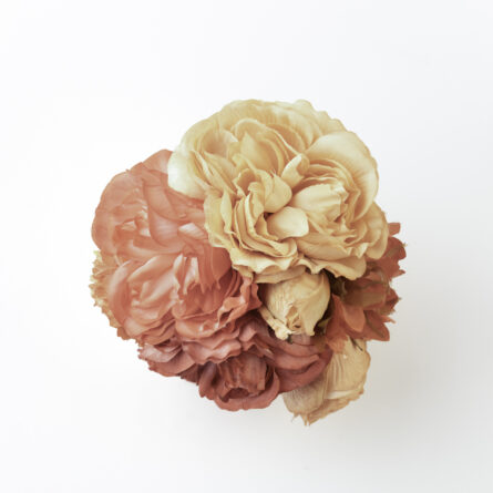 Ramillete tiara de flamenca multicolor en tonos rosas - Imagen 1