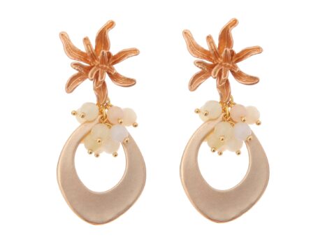 Pendientes de lágrima de oro con bolas de piedra Ágata beige y cabezal de flor - Imagen 1