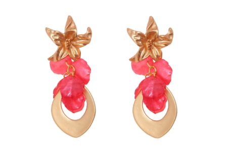Pendientes de lágrima de oro con pétalos en color coral con cabezal de flor - Imagen 1
