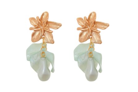 Pendientes de pétalos y piedras nácar verde jabonoso con cabezal de flor - Imagen 1