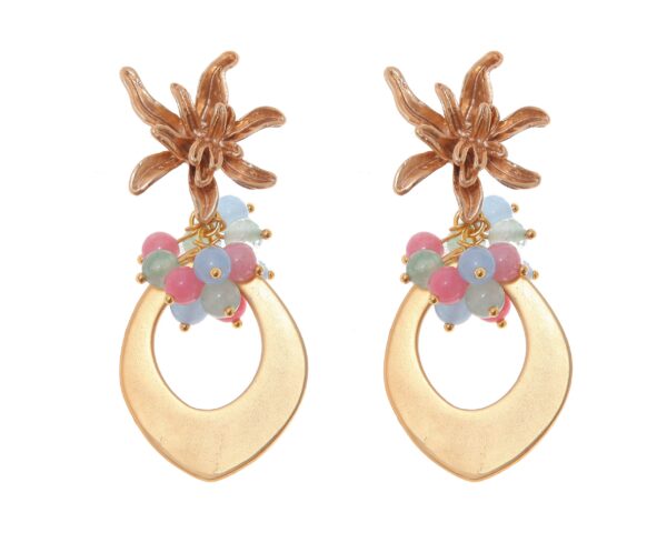 Pendientes de lágrima de oro con bolas de piedra Ágata en tonos pastel y cabezal de flor