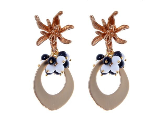 Pendientes de lágrima de oro con bolas de piedra Ágata blanco y negro y cabezal de flor