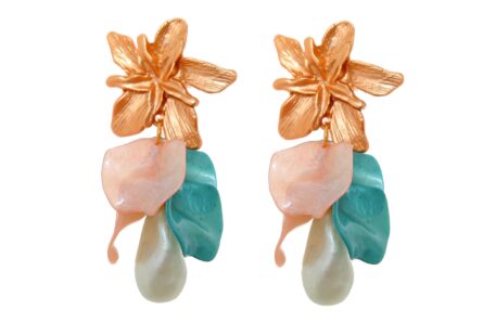 Pendientes de pétalos y piedras nácar en tonos verdes y beige con cabezal de flor - Imagen 1