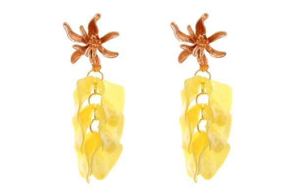 Pendientes de pétalos en color amarillo con cabezal de hojas