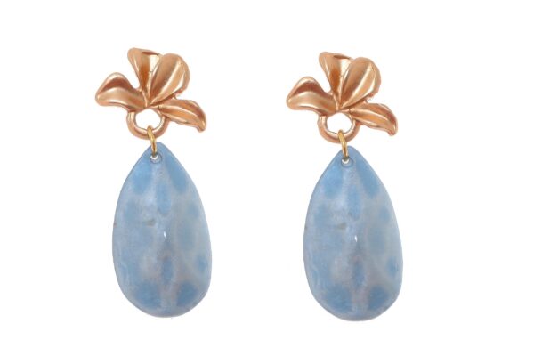 Pendiente de flamenca de lágrima de piedra cristal color azul ducado con cabezal de hojas