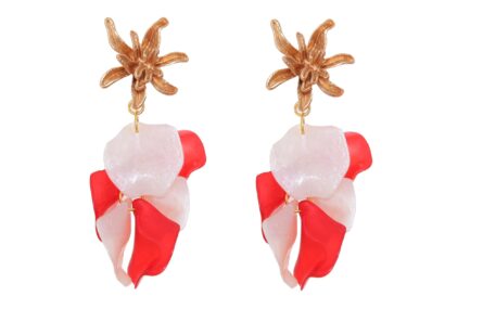 Pendientes de pétalos en colores beige y rojo con cabezal de hojas - Imagen 1