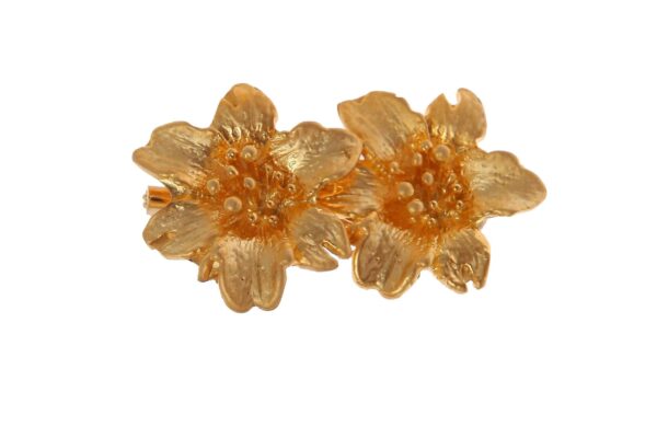 Broche dorado con flores