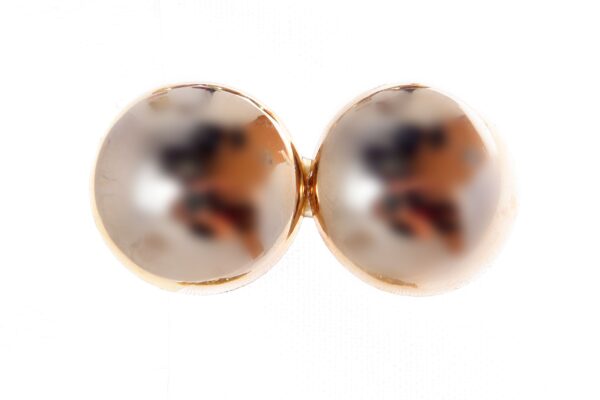 Broche dorado con dos bolas brillantes