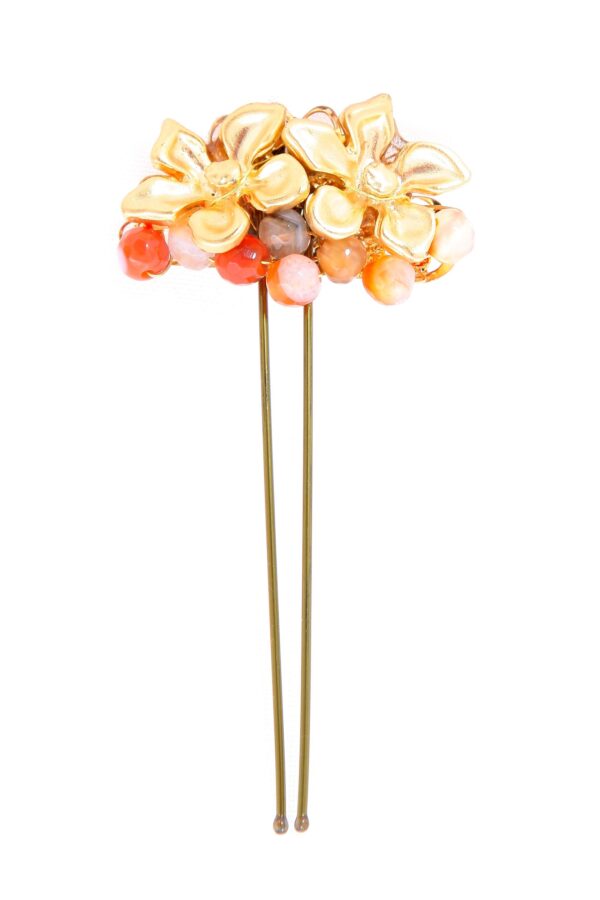 Horquilla con dos flores y bolas de piedra Ágata en tonos coral