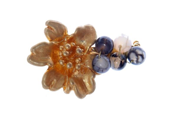 Broche dorado de flor con bolas de piedra Ágata en blanco y negro