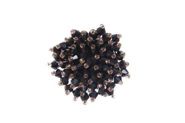 Broche con apliques de cristal en color negro