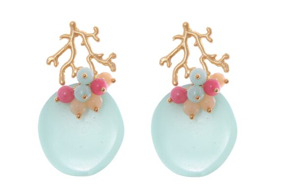 Pendientes verdes jabonoso con bolas de piedra Ágata en tonos multicolor y cabezal de coral