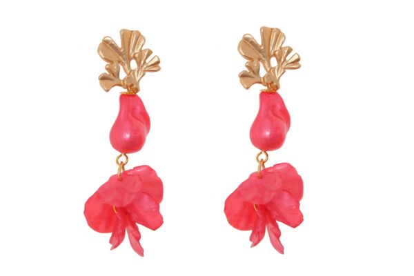 Pendientes de pétalos y piedras nácar en color coral con cabezal de hojas