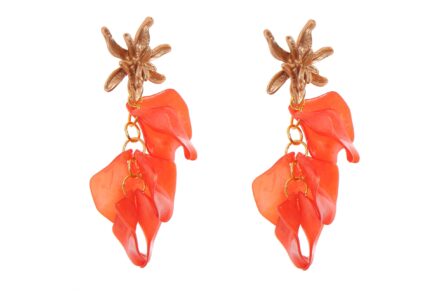 Pendientes de pétalos en color coral con cabezal de hojas - Imagen 1