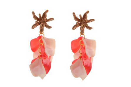 Pendientes de pétalos en colores beige y coral con cabezal de hojas - Imagen 1