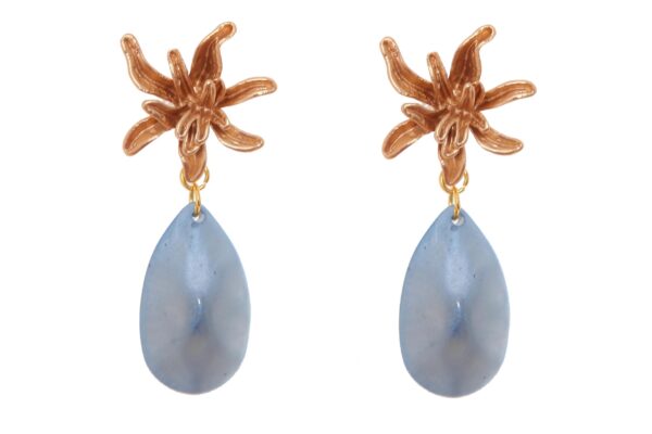 Pendiente de flamenca de lágrima de piedra cristal color azul ducado con cabezal de flor