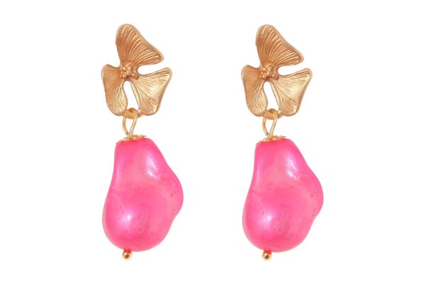 Pendiente de piedras nácar rosa fresa con cabezal 3 hojas