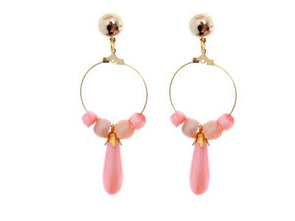Pendiente de flamenca aro y lágrima mediano piedras nácar color rosa bebé y beige