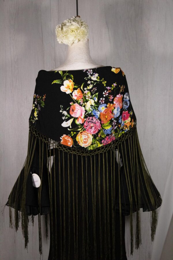Mantón negro de flores