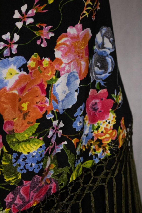 Mantón negro de flores