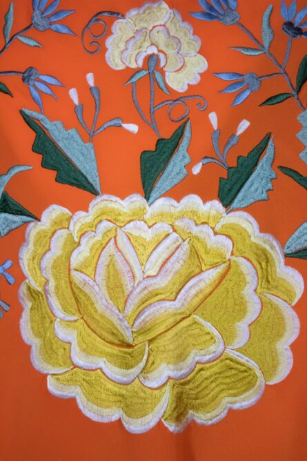 Mantón naranja bordado en multicolor - Imagen 2
