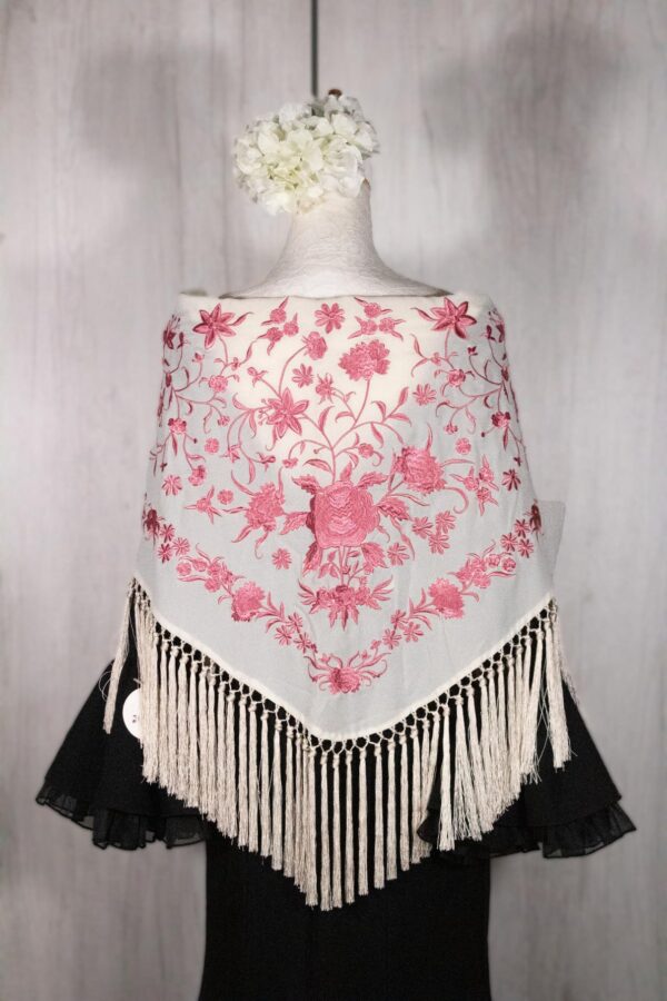Mantón marfil bordado en rosa