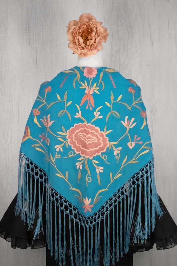 Mantón Turquesa bordado en multicolor