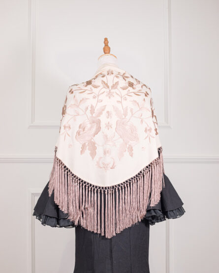 Mantón Amara Beige bordado en nude - Imagen 1