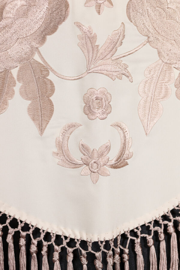 Mantón Amara Beige bordado en nude