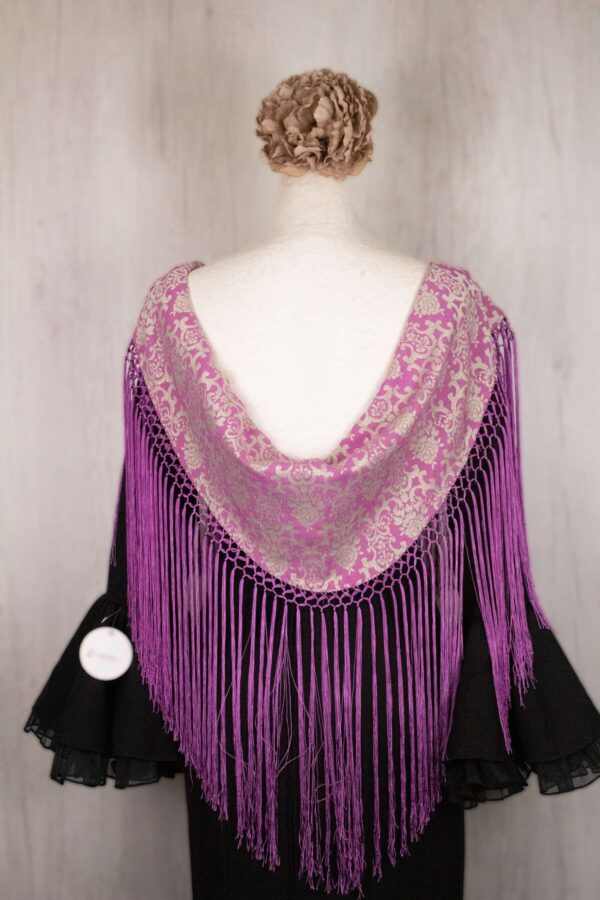 Mantón niña violeta bordado en marfil