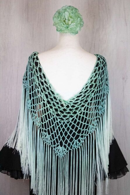 Mantón azul enrejado con fleco degradado - Imagen 1