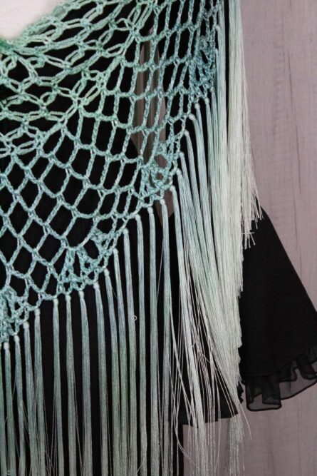 Mantón azul enrejado con fleco degradado - Imagen 2