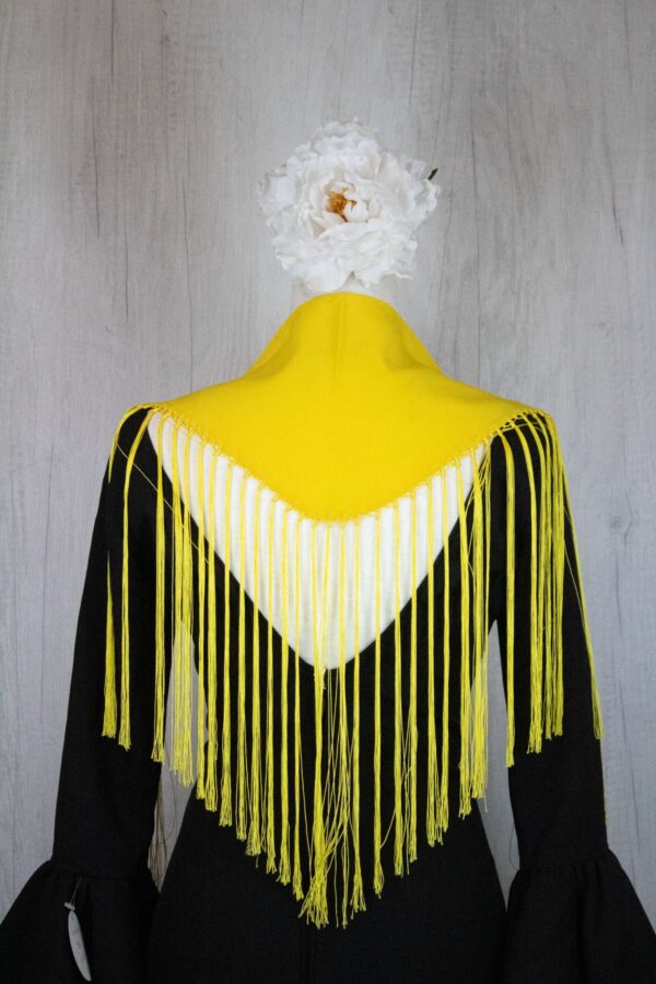 Mantón niña amarillo
