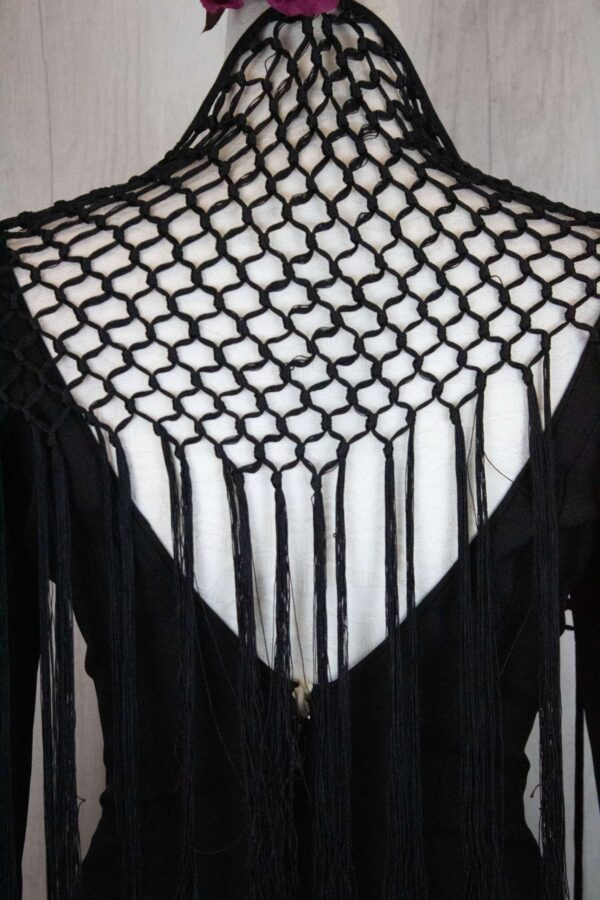 Mantón enrejado negro