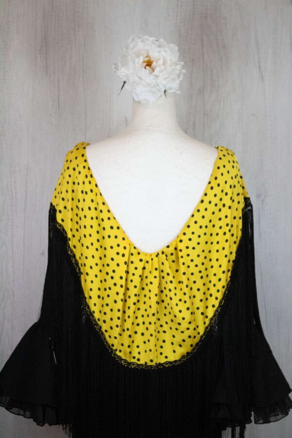 Mantón amarillo lunares negros