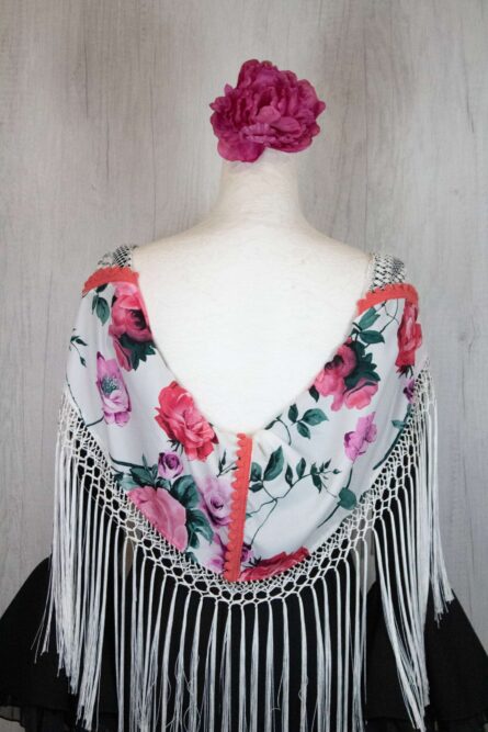 Mantón niña flores y bordado - Imagen 1