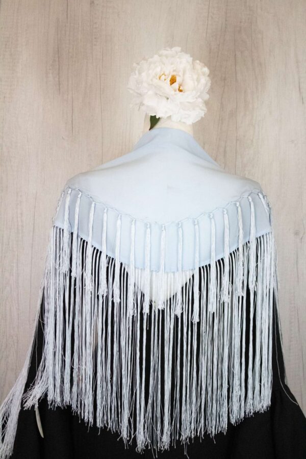 Mantón celeste fleco y borlón
