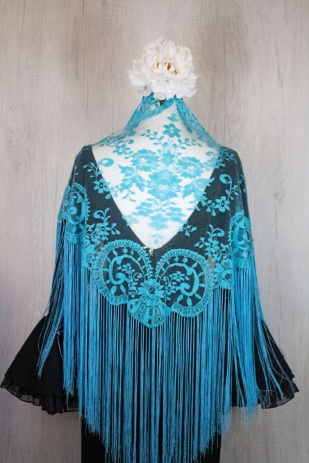 Mantón bordado en azul - Imagen 1