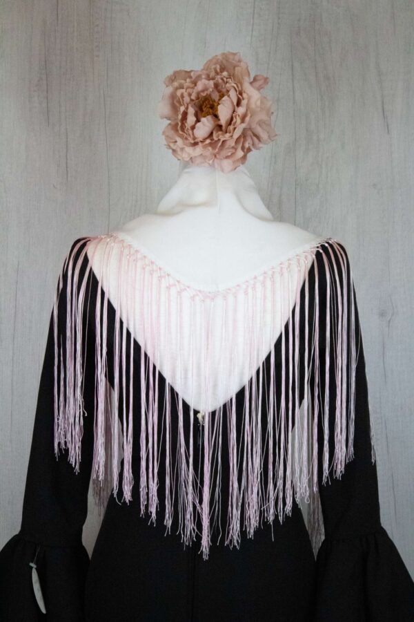 Mantón bebé blanco, fleco bicolor