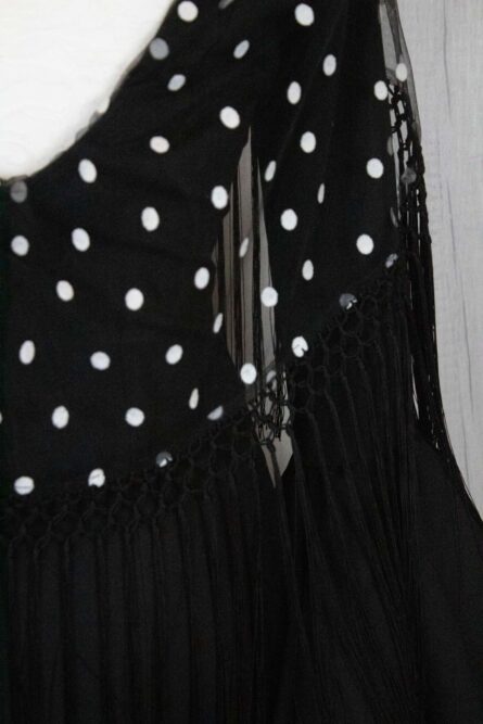 Mantón tul negro con lunares blancos - Imagen 2