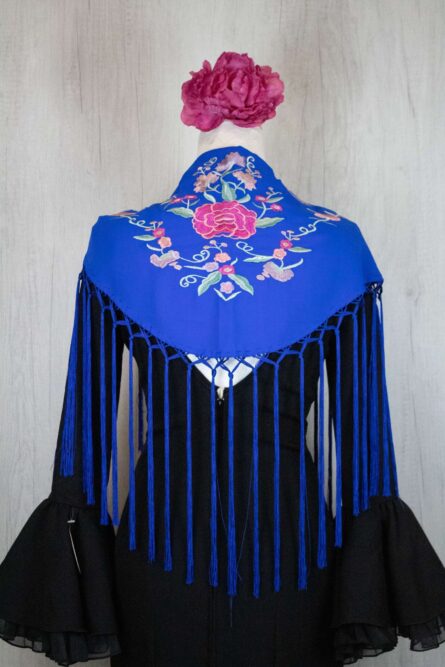 Mantón niña rojo bordado Mantón niña rojo bordado - Imagen 7