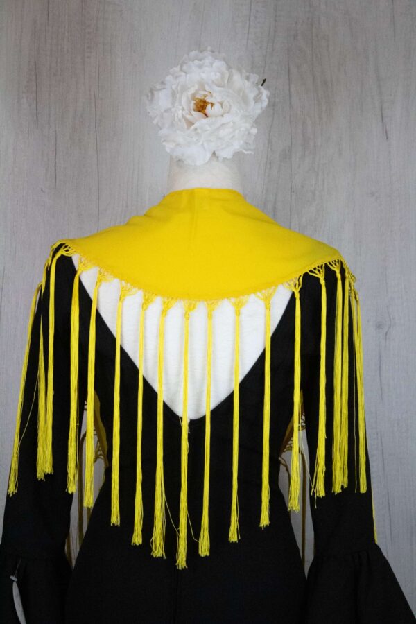 Mantón niña amarillo