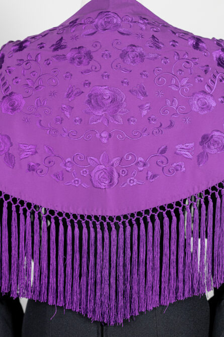 Mantón Carmen Morado bordado en su tono - Imagen 3