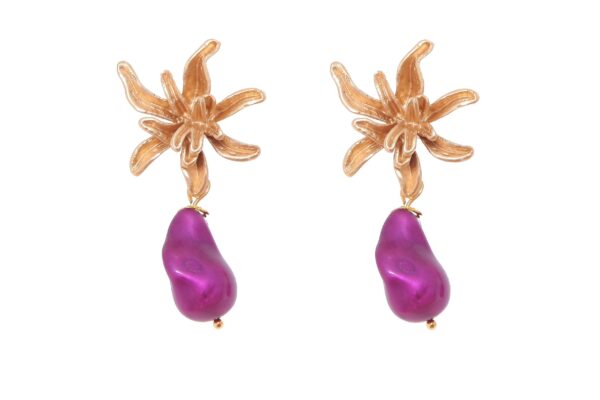 Pendiente de piedras nácar morado con cabezal flor